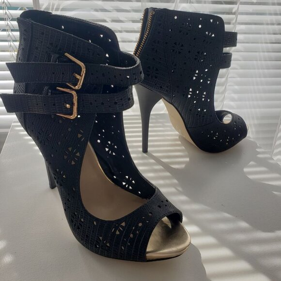 BNWOT Black and gold Crochet style Aldo heels BRAND NEW Size 8 - Picture 1 of 6